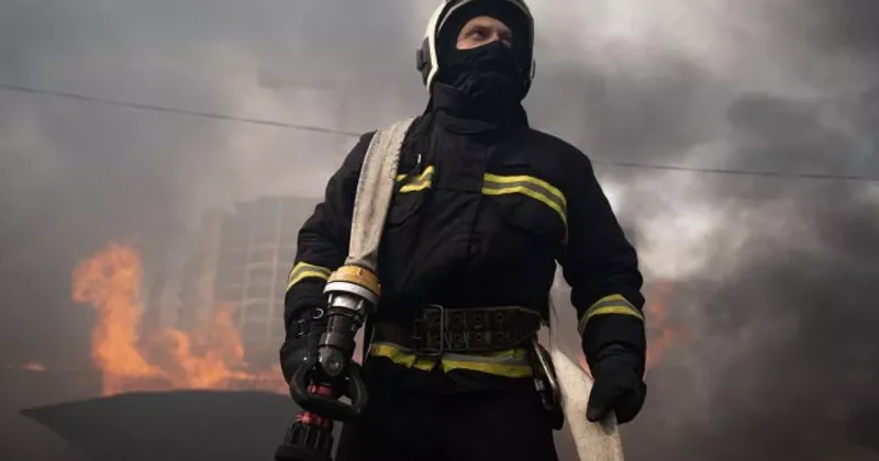 В Украине двое суток тушили пожар после обстрела