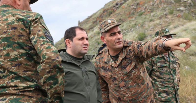Ermənistanın müdafiə naziri sərhəd postlarına getdi
