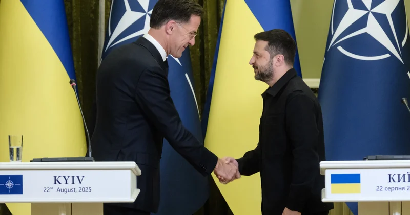 Генсек НАТО пообещал Украине двухуровневые гарантии безопасности