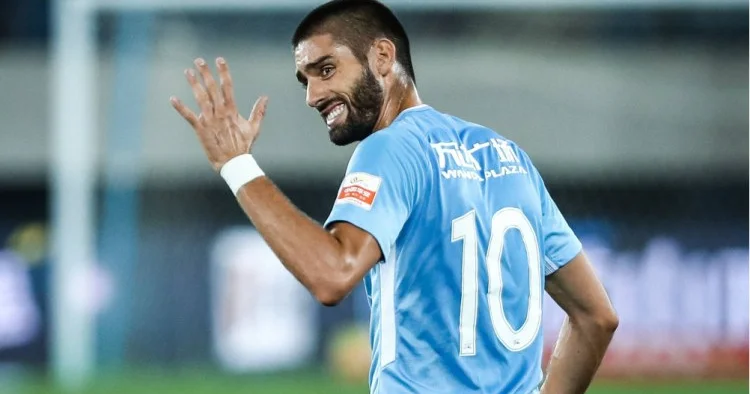 Tanınmış futbolçu Avropaya qayıtmağa hazırlaşır