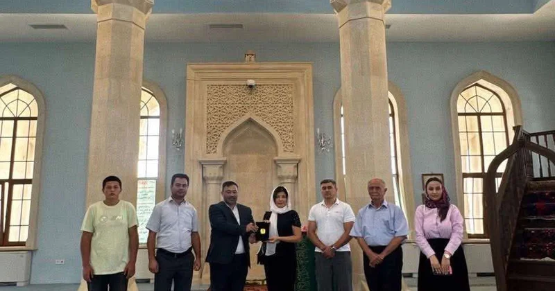Millət vəkili Zirə Cümə məscidində olub