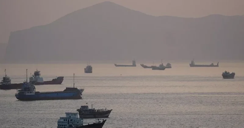 İran Hörmüz boğazından keçid qaydalarını pozan gəmiləri müsadirə edə bilər
