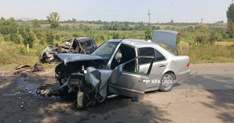 Qazaxda iki minik avtomobili toqquşub, 3 nəfər ölüb