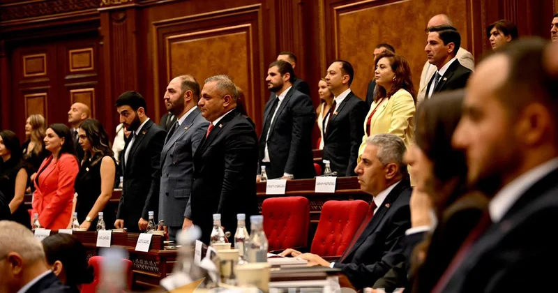 Ermənistan parlamentində gərgin anlar And içmədilər