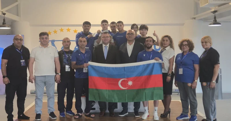 Азербайджанский тяжелоатлет завоевал 3 золотые медали на первенстве Европы