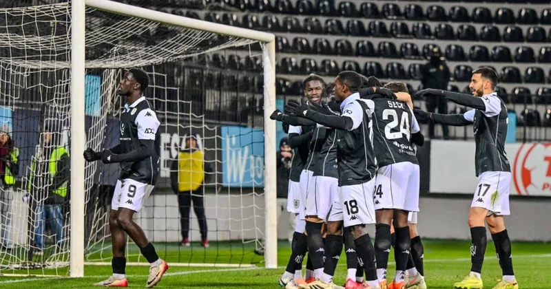 “Neftçi” liderlik arzusunda YENİLƏNİR
