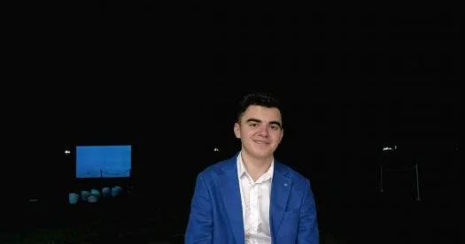 Hər şey dünyanı və hadisələrin məntiqini anlamaq istəyimlə başladı