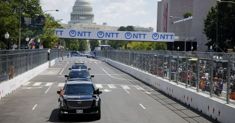 Трамп на лимузине проехал по трассе гонок IndyCar в центре Вашингтона