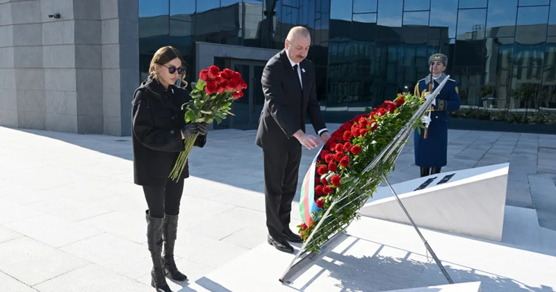 Prezidentlə xanımı Ümummilli Liderin memorial kompleksini ziyarət etdilər