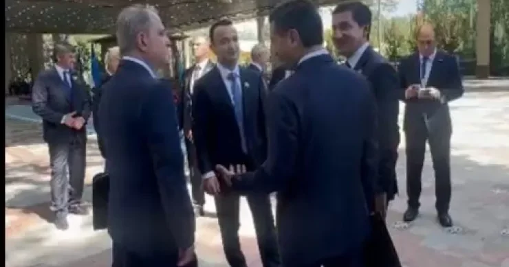 Azərbaycan və Özbəkistan rəsmilərinin səmimi görüntüləri