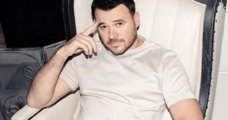 Emin Ağalarov "Tutu" adlı quşla səhər yeməyini paylaşdı VİDEO