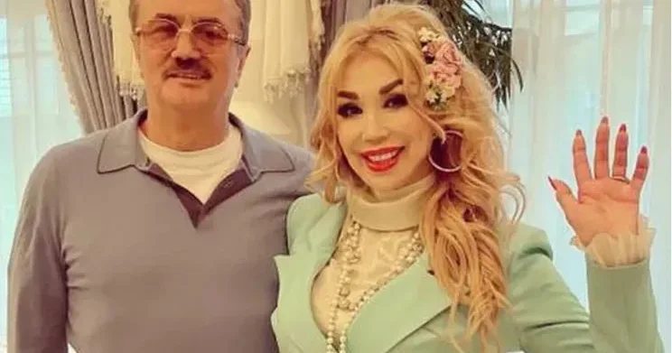 61 yaşlı müğənni 25 il sonra qızının atasına ərə getdi FOTO