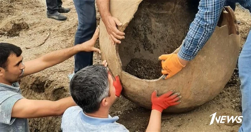 Археологи нашли в Масаллы уникальный образец кувшинного погребения ФОТО