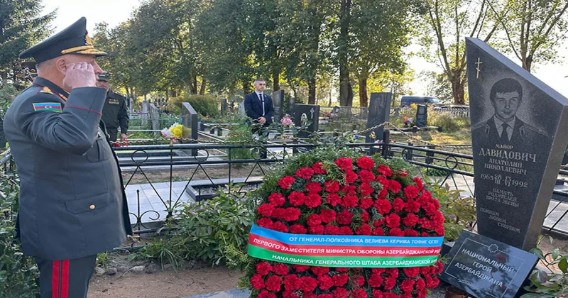 Kərim Vəliyev Belarusda Azərbaycanın Milli Qəhrəmanının məzarını ziyarət edib FOTO