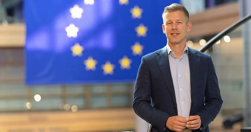 Европарламент отказал Орбану в снятии иммунитета с его главного соперника