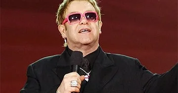 Elton Con evinin açarlarını gənc müğənni Lola Yanqa verib..?