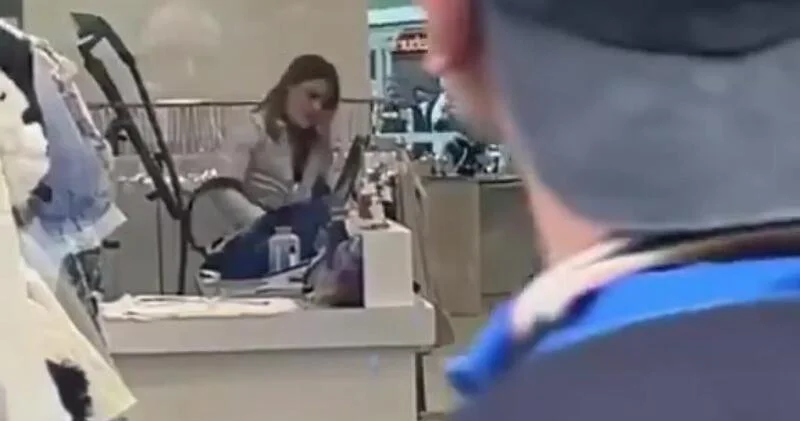 В Австралии женщина разбила дверь закрытого магазина ВИДЕО