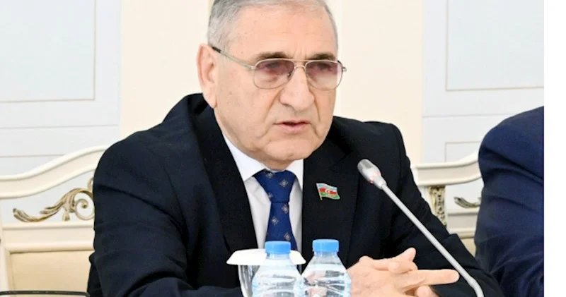 Tələbələrin açıq saçıq geyinməsini qəbul etmirəm Deputat