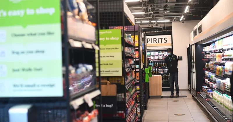 “Amazon” Böyük Britaniyada bütün ərzaq mağazalarını bağlayır