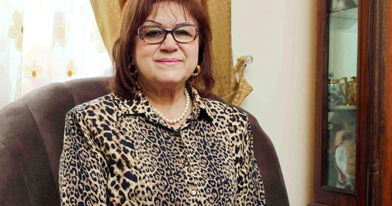 Efirdə açıq saçıq geyinənləri tənqid etdi Gizli yer saxlayın