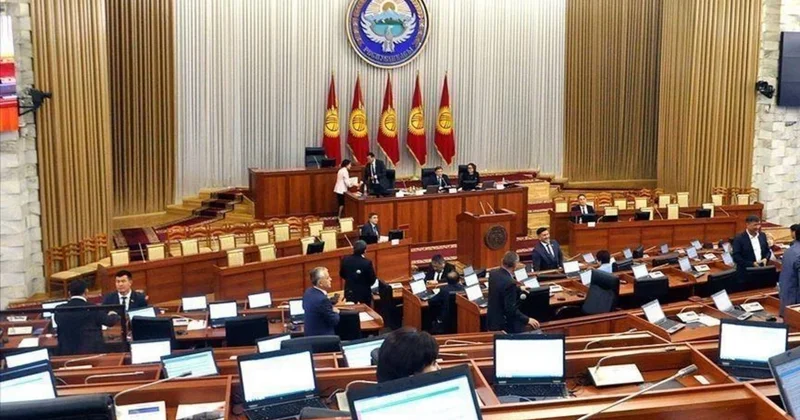 Qırğızıstan parlamenti özünü buraxmaq barədə qərar qəbul etdi