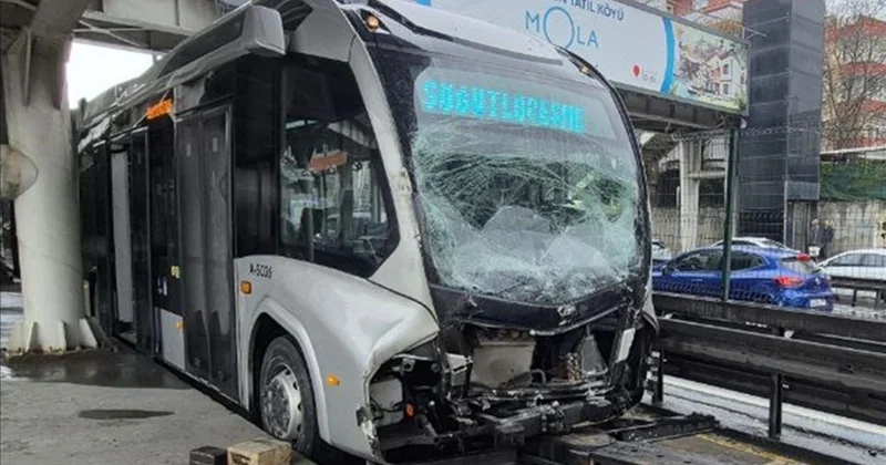 Türkiyədə iki metrobus toqquşub