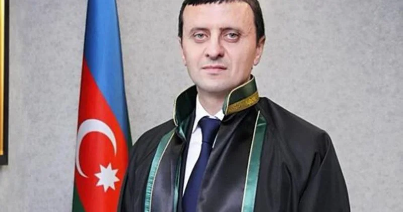 Adnan Əhmədzadənin vəkilini işdən təcili çıxartdılar