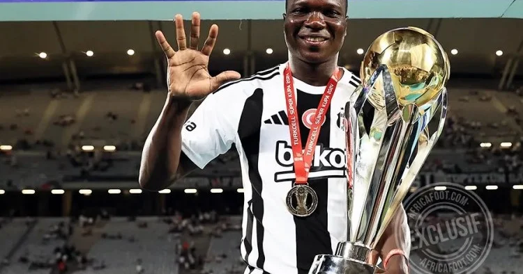 Neftçi Beşiktaş da oynamış məşhur hücumçuya təklif göndərdi