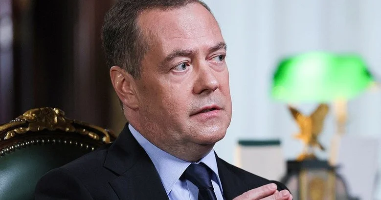 Медведев: Риск прямого конфликта РФ и США остается высоким