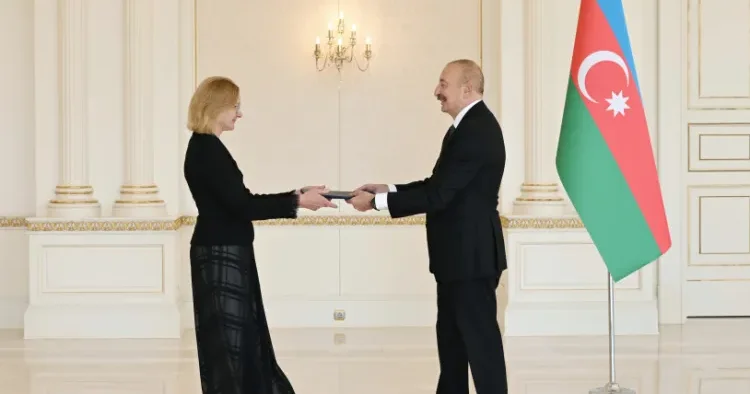 İlham Əliyev yeni səfiri qəbul etdi FOTO
