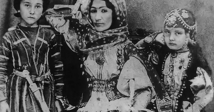 Xurşidbanu Natəvan Qarabağ maarifçilik məktəbinin xanım fədaisi...