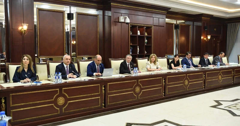 Parlamentdə növbəti komitə iclası keçirildi
