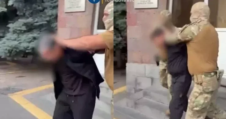 Bir qanuni oğru digərini kürəkənlə söhbət ə apardı: ikisi də TUTULDU VİDEO
