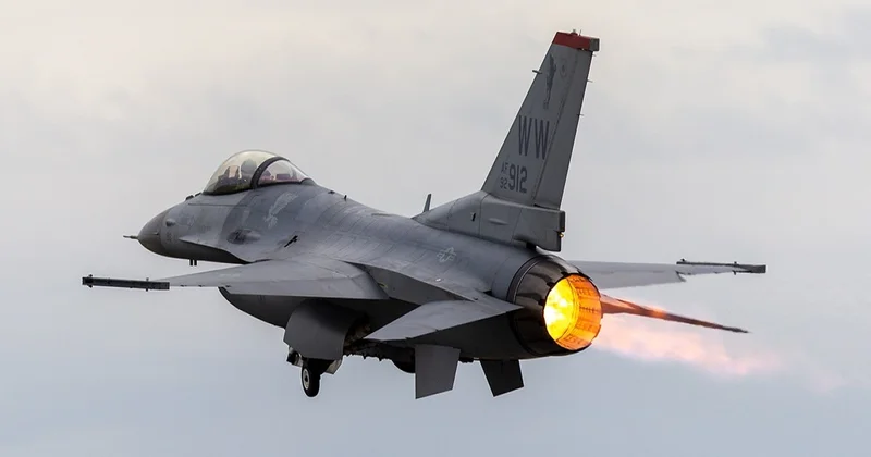 Almaniyada ABŞ a aid bir F 16 qırıcısı qəzaya uğrayıb