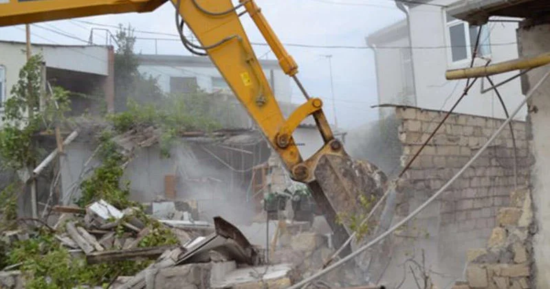 Bakıda plana düşən 200 dən çox ev sökülür, dəmir yolu xətti çəkilir VİDEO