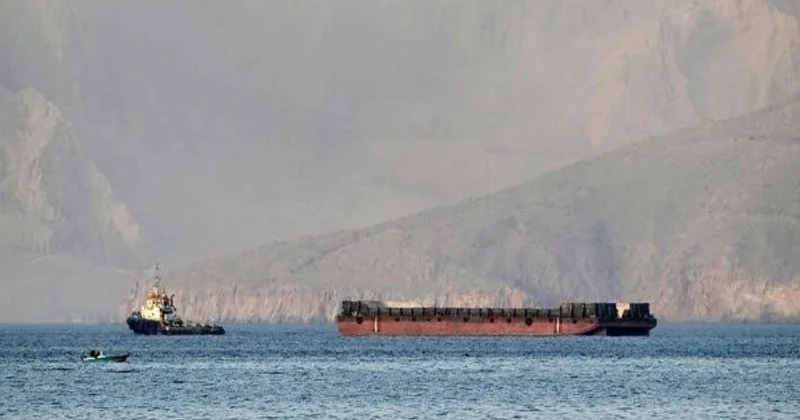 Hörmüz boğazından keçən gəmi vurulub, yaralılar var