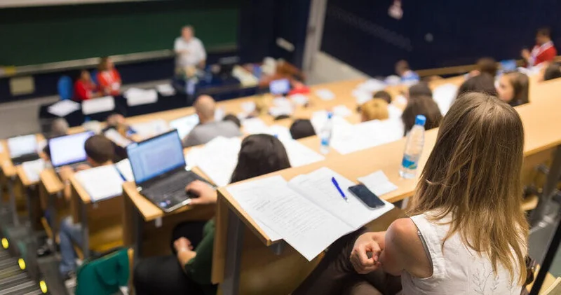 Onlayn təhsil universitetləri əvəz edə bilərmi? KONKRET