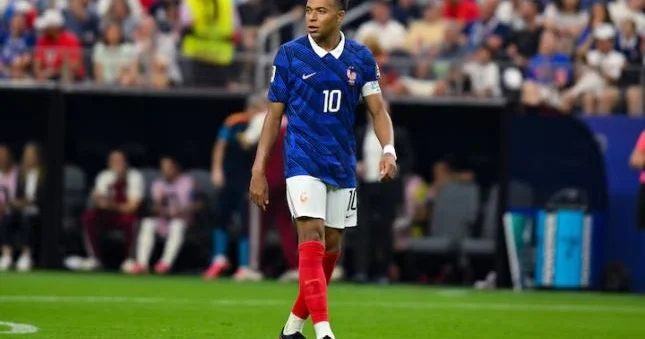 Mbappe yığmanın ilk oyununu buraxa bilər