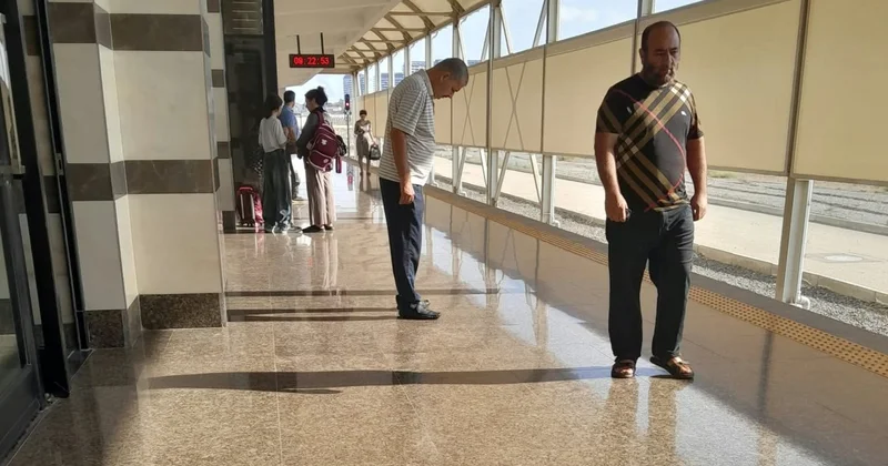 Pulsuz metroda ilk gün: Boş platforma, sərnişindən çox nəzarətçi FOTOLAR