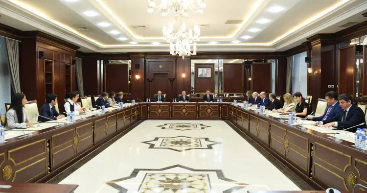 İctimai birliklər və dini qurumlar komitəsinin ilk iclası keçirildi FOTO
