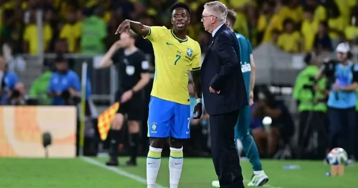 Ançelotti Braziliyanın gənc futbolçularının problemini açıqladı