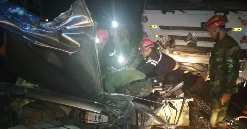 Ağdərədə heyvanları daşıyan yük maşını aşdı