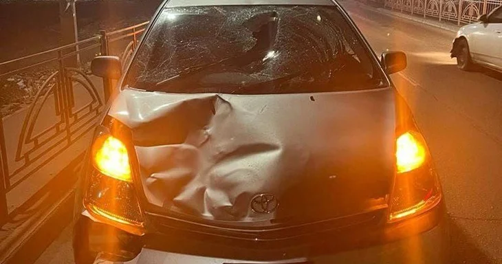 Водитель Toyota Prius умер за рулем после того, как сбил пешехода