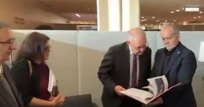 “Amerikanın İran xalqına yardımı” kitabını hədiyyə etdi VİDEO