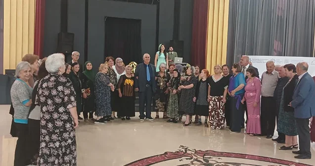 İsfəndiyar Axundov ahıllarla görüş keçirdi Fotolar