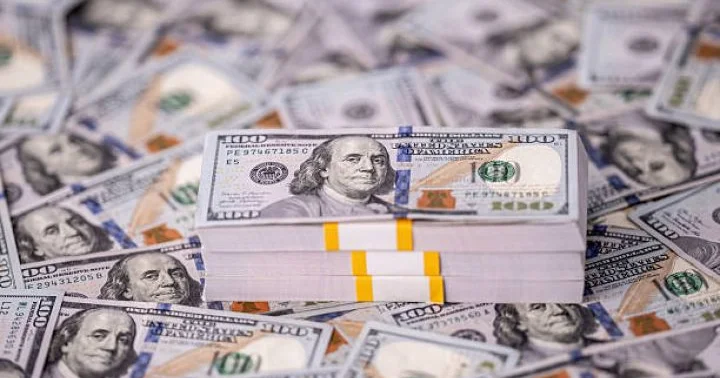 Azərbaycanda dollar bolluğu: Əhali dolları daha çox satır Alış satışdan 673 milyon dollar çox olun