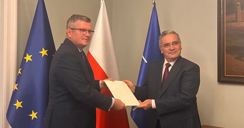 Azərbaycan səfiri etimadnaməsinin surətini Polşa Xarici İşlər Nazirliyinin Dövlət katibinə təqdim edib