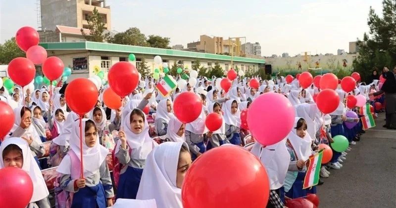 İranda yeni tədris ili başladı 16,5 milyon şagird məktəbə gedir