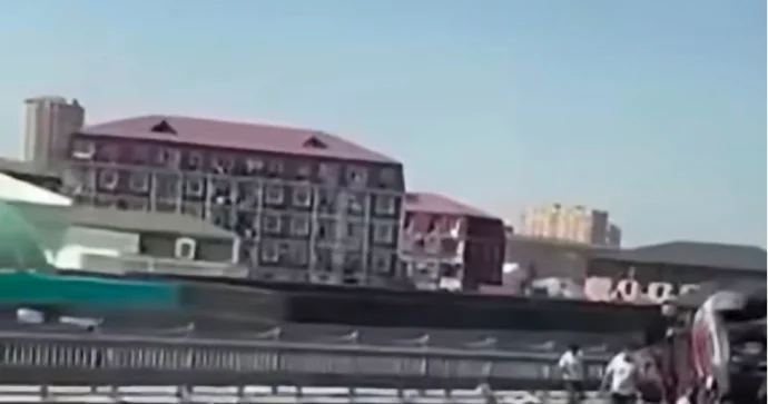 Bakı Sumqayıt yolunda DƏHŞƏTLİ QƏZA: TIR la minik avtomobili toqquşdu VİDEO