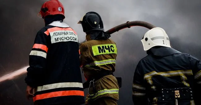Rusiyanın ən böyük zavodlarından biri olan Ryazan Neft Emalı Zavodu yanır